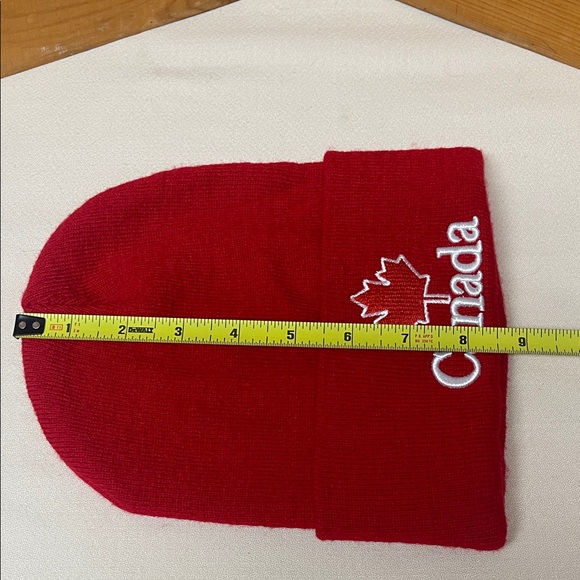 Red Canada Toque with Embroidered Maple Leaf 🇨🇦 - Picture 4 of 9